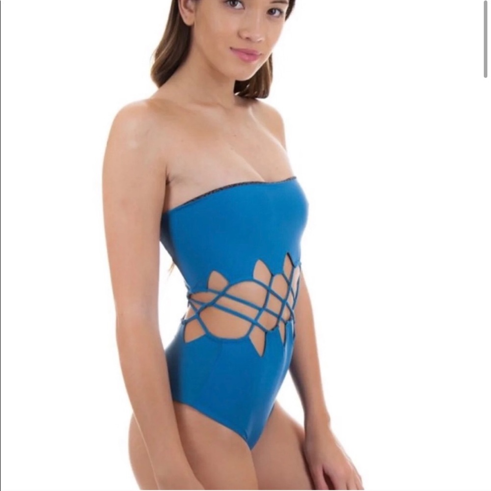 Acacia Bikini - Picture 2 of 4
